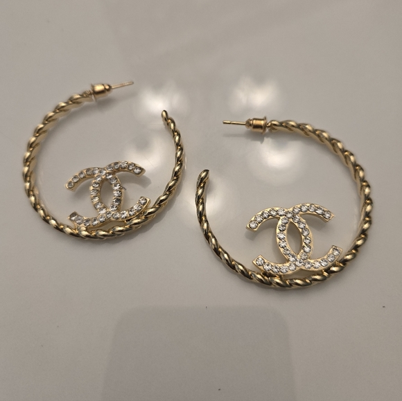 Jewelry - 🔥Lux Gold Twisted Hoop Earrings with Crystal Accents🔥